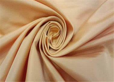 Chine Tissu blanc de taffetas d'aspect lumineux, taffetas du polyester 190t pour le matériel de revêtement fournisseur