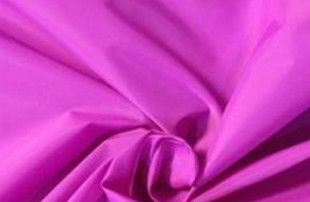 Chine Le compte en nylon rouge de fil de GM/M 300T du tissu 65 de taffetas pour des sports de veste portent fournisseur
