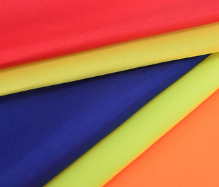 Chine L'unité centrale a enduit le tissu de pongé de polyester, résistance thermique de tissu de satin du polyester 300T fournisseur