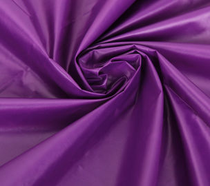 Chine Larme colorée de 380T Ripstop 100 de nylon de taffetas pourpre de tissu - résistante fournisseur