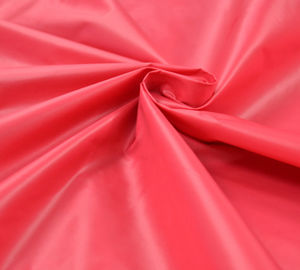 Chine Tissu rouge/de rose/jaune polyester de taffetas pour rayer le tissu de vêtement fournisseur