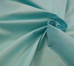 Chine 400T raffinent le tissu teint 30 de taffetas de polyester * couleur adaptée aux besoins du client par 30D pour le tissu fournisseur