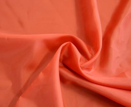 Raffinez le tissu teint 190T de taffetas de polyester doux superbe d'aspect lumineux de 50 GM/M