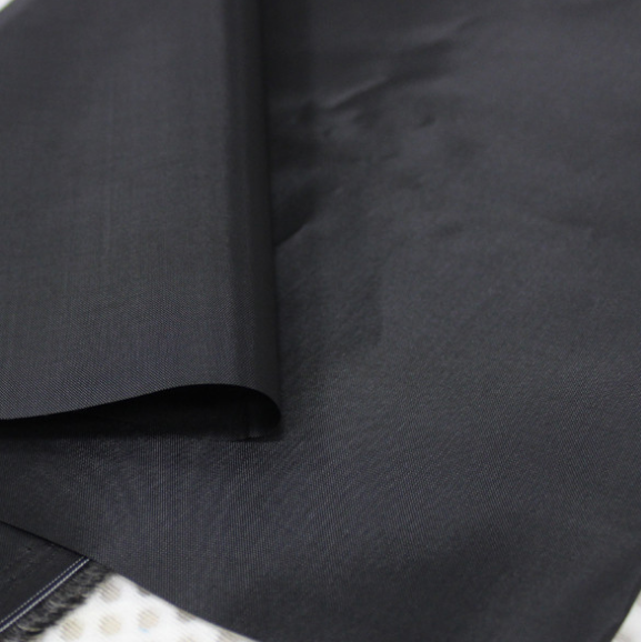Qui respecte l'environnement imperméable de Knit du tissu 150D de compte 100% en nylon coloré de fil