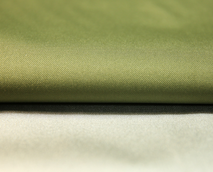Le tissu en nylon pourpre d'Oxford 600d, plaine a teint le tissu d'étendue en nylon de résistant à l'eau