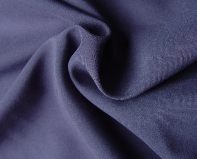 Tissu léger et mince de sergé de polyester, tissu de satin de polyester facile à laver