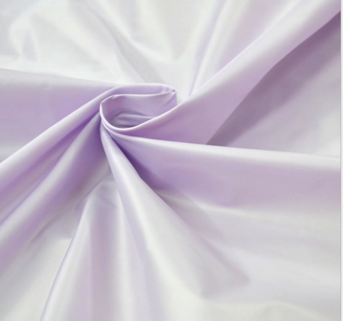 Tissu modelé de taffetas teint par plaine, tissu 100% en ivoire de taffetas de polyester