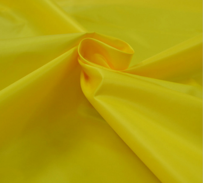 Tissu rouge/de rose/jaune polyester de taffetas pour rayer le tissu de vêtement