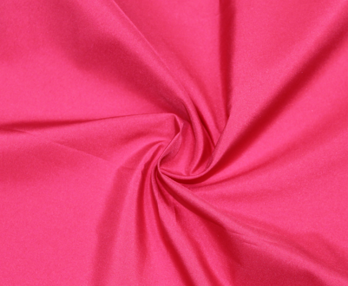 La plaine a teint la couleur 100% adaptée aux besoins du client par 240T de tissu de pongé de polyester 75 * 75D