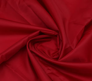 Chine Couleur adaptée aux besoins du client par tissu de taffetas de nylon de 100% facile léger de 88 GM/M à laver fournisseur